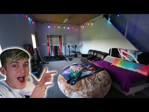 I MADE THE ULTIMATE HANGOUT ROOM!