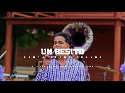 Banda Playa Grande - Un Besito (video en vivo)