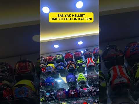 Banyak Helmet Limited Edition kat kedai ni