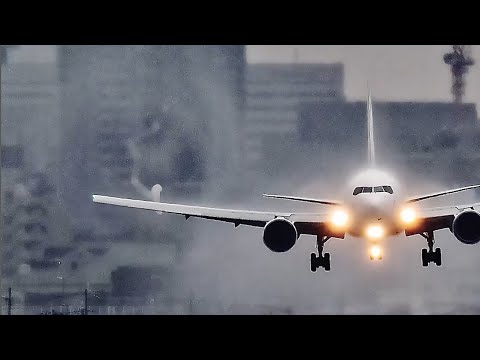 Can You see the wake turbulance? JAL B767-300