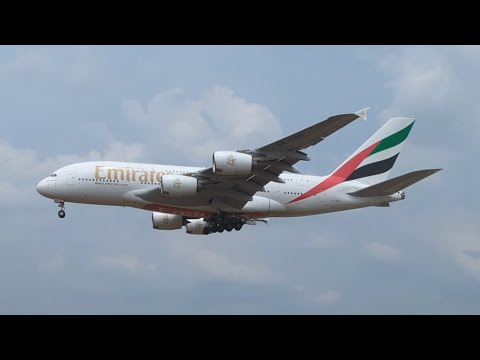 *4K* EMIRATES A380-861 approaching KUL/WMKK 32L