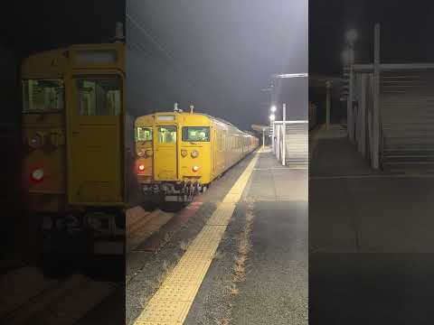 由宇駅を発車する電車