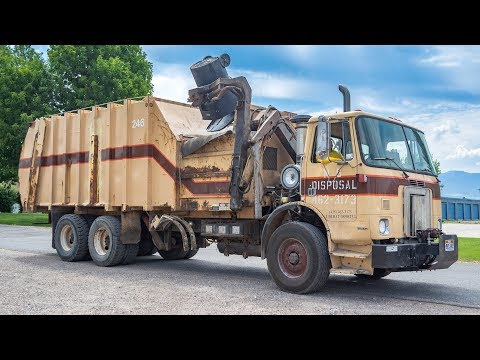 Loud Revving Volvo WX64 - Heil Formula 7000 Garbage Truck