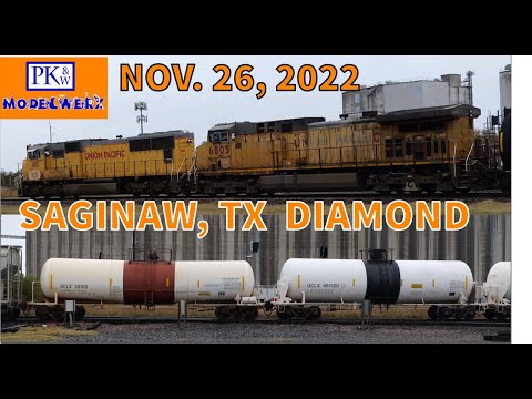 Railfanning Saginaw TX track diamond Nov 26, 2022