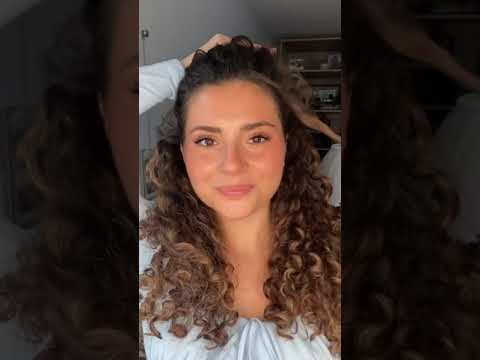 CURLY HAIR PONYTAIL HACK FOR VOLUME + LAYERS #shorts