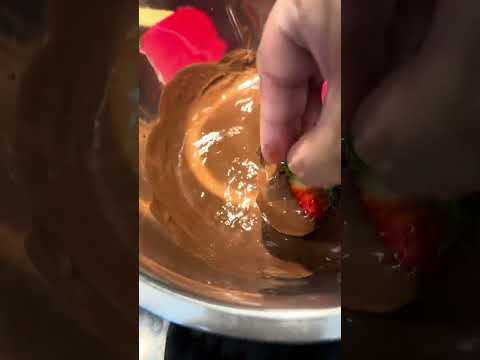 Homemade Chocolate covered Strawberries by Mompreneur