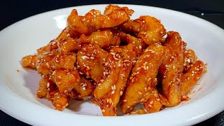 The chef of the hotel teaches you the practice of sweet and sour chicken breast,