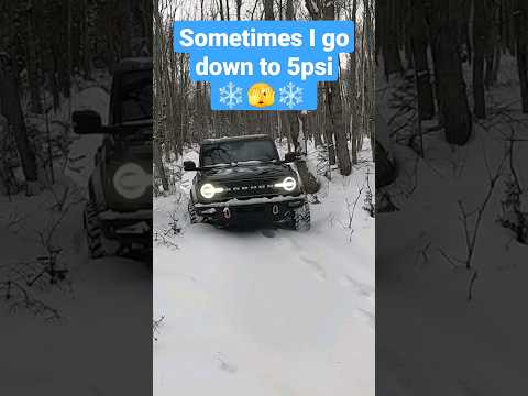 You won't Believe how low this Bronco Airs down 🐎💨😲 #shorts #fordbronco #offroading