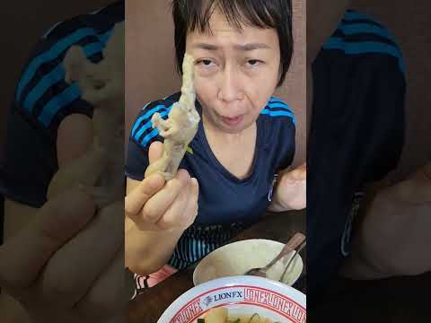 【衝撃】マジ食べるの～　究極のタイ料理を作って食べるタイ人の彼女！　#タイ料理  #ニワトリ