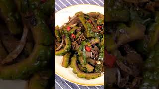 蔥爆魚乾炒苦瓜 STIR-FRIED DRIED ANCHOVIES AND BITTER GOURD WITH SCALLIONS #shorts