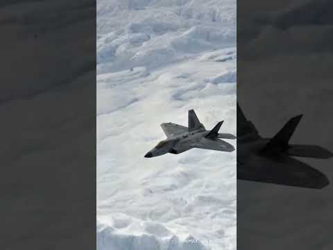 F-22 hit by missile 戦闘機にミサイルが命中 #f22 #raptor #jetfighter #animation #ai #f22raptor #戦闘機 #hailuo