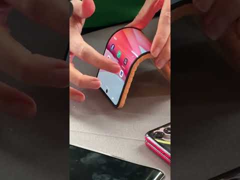 Check out Motorola’s new bendable phone at MWC!