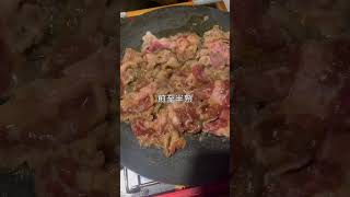 韓式醬燒肉片｜露營之夜好適合來點重口味的料理，在家先把肉片醃好，露營烤盤拿出來輕鬆料理，超級入味香噴噴，當然上桌立刻秒殺喜歡吃辣的可以加一些辣椒喔！ #露營料理 #劉太太和你吃美食 #露營烤盤