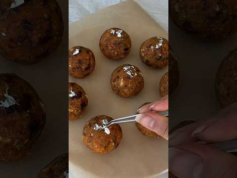 the best no-bake healthy snack. no bake carrot halwa bites