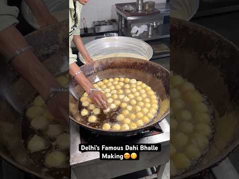 Delhi’s Famous Dahi Bhalle Making😍😋|| Indian Street Food