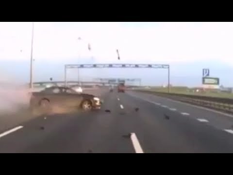 【衝撃映像】　海外自動車事故　衝撃クラッシュシリーズ　決定的瞬間　No 108