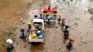 PLAYING REMOTE CONTROL EXCAVATOR: LOOKING FOR TOYS AROUND THE SAND/MUDDY TOYS