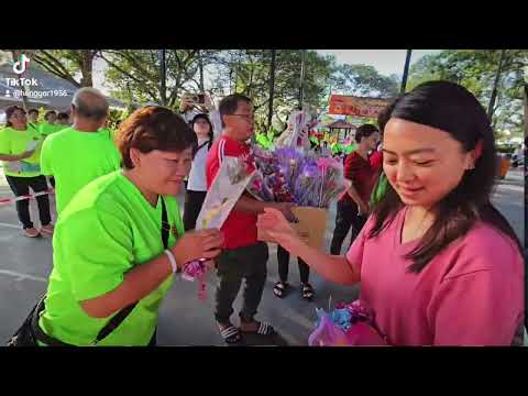 Minister Hannah Yeoh celebrates Mother's Day  with residents of Taman  Bukit Maluri