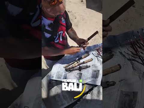 Bali Arms Dealer on Kuta Beach - Says to kill mosquitoes - Travel Bali - www.bali.createtravel.tv