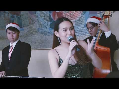 Santa Claus Is Coming to Town By Mild Nawin Live At Park Hyatt Bangkok