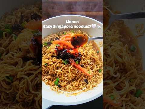 Easy Singapore noodles? #asmr #noodles #foodasmr #asmrfood #ramennoodles #chillioil #trident