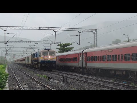 Single line Crossing of Mandovi Express and Tirunelveli - Gandhidham Humsafar Express in Konkan