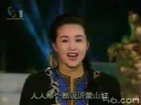 李书福夫人彭丽娟与彭丽媛同台亮相合唱