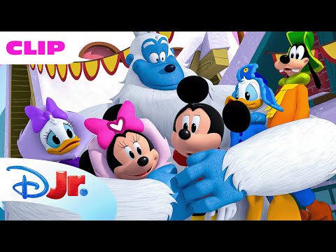 Mickey Mouse Funhouse | The Winter Art Show! ❄️ | @disneyjr​