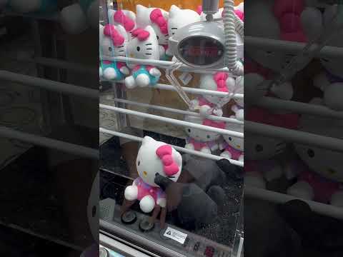 AWESOME HELLO KITTY WIN!! #clawmachine #win #hellokitty #kawaii #sanrio #round1