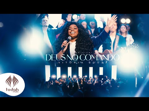 Vitória Souza | Deus no Comando [Clipe Oficial]