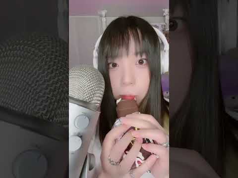 【ASMR 咀嚼音】夏限定の板チョコアイス食べてみた#shorts