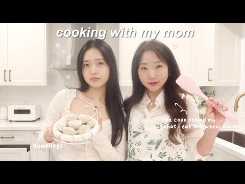 cooking with my MOM: making dumplings, tteokbokki & gimbap (finally!)