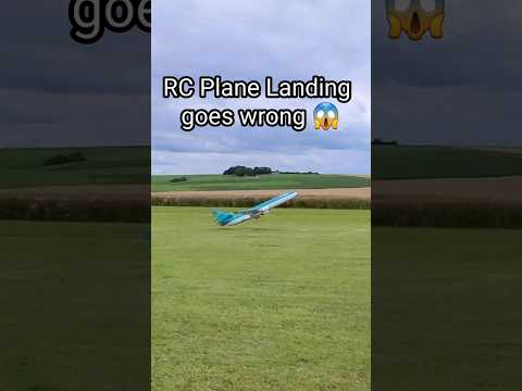 RC Plane Landing GOES WRONG! #airlinermeeting #rcplane #avgeek