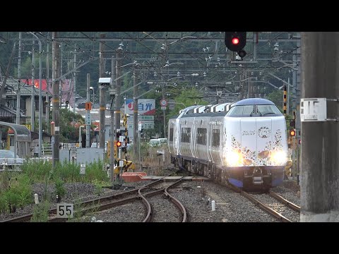 伯備線を走る271系ハローキティはるか 石蟹駅通過