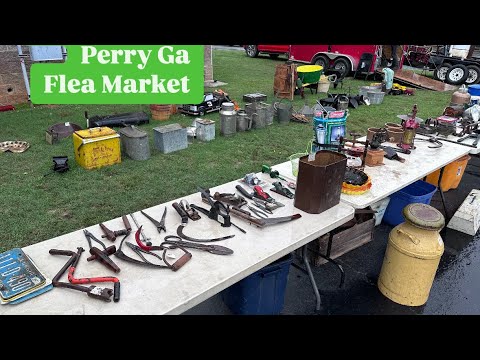 ANTIQUING AT PERRY GA FLEA MARKET / ANTIQUE TRACTOR SHOW SHOPPING FOR ANTIQUES AND VINTAGE