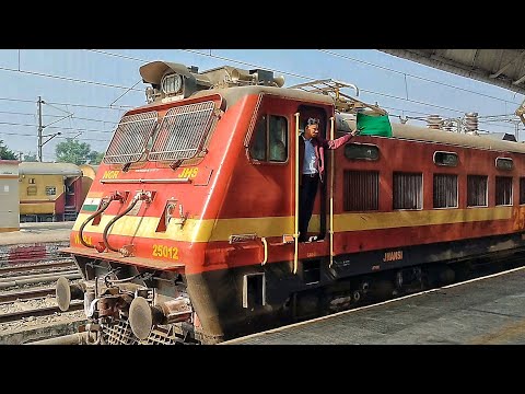 Locopilot Giving Green Signal to the Guard | RAJRANI EXPRESS Departs Station#uniquetrainengines#wap4