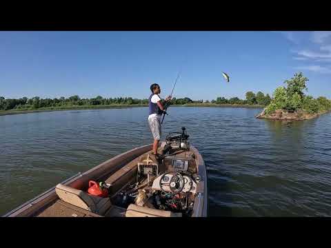 Found A Random Lake From The Highway! Fishing With No Livescope!! 1-Hour Time Limit!!!