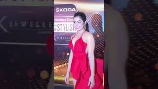 Red Hawt ❤️‍🔥!! #RashmikaMandann arrives at Hindustan Times most stylish awards!