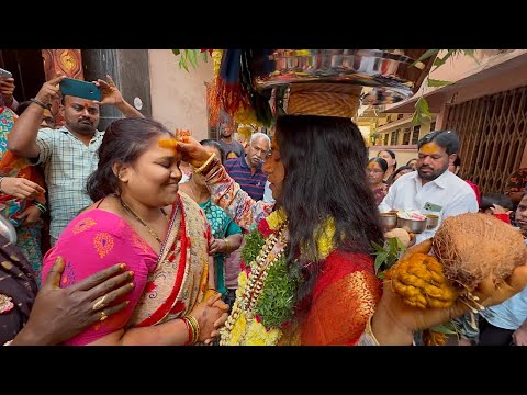 Old City Mekala Banda Nalla Pochamma Temple | Rakesh Bonam Anna Pochamma Sigam