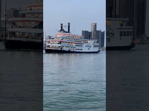 Spectacular view of Detroit, U.S., from Windsor, Canada, across the Detroit River!#windsor #detroit