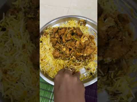 Biryani లో Egg fry with chicken pieces తిన్నారా ఎప్పుడైనా #biryani #chicken #mughlaifood #ipl