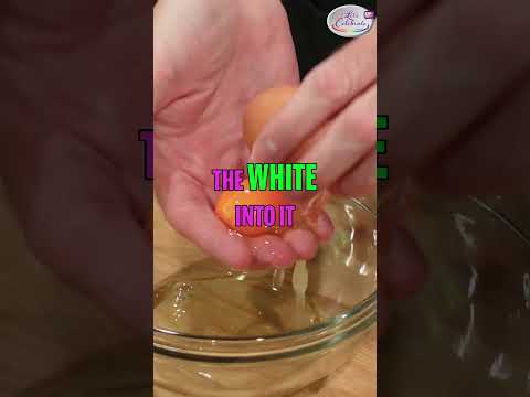 Easy Egg Yolk Separation Hack - No Gadgets Needed!🥚🍳