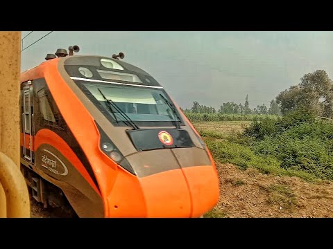 #8 What a Speed Of Vande Bharat ! Superfast Train Crossing#uniquetrainengines#indianrailways#train