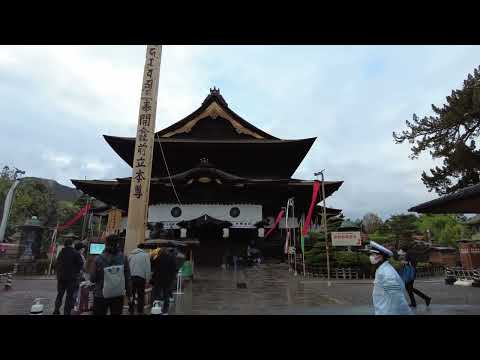 Daily Life in Japan | People visiting Zenkoji Temple in Nagano City