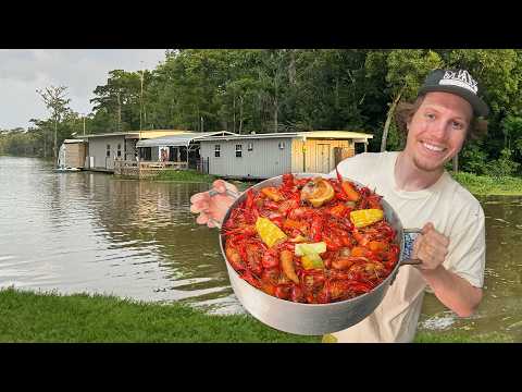 5 Days Living in a Bayou Houseboat - Crawfish Boil & GIANT Alligator Gar