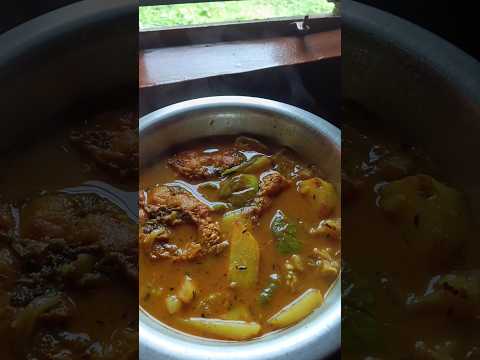 গ্রাম্য ভাবে মাছের ঝোল #ytshorts #shorts #food #shortmusic #villagecookingrecipe #bengalirecipe