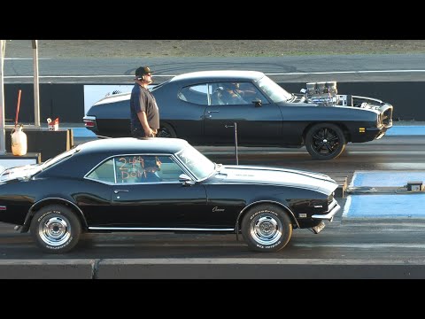 Old School Muscle cars drag racing