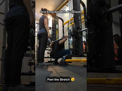 Squats on Smith machine Leg workout #legs #workout #gym #squat #shorts