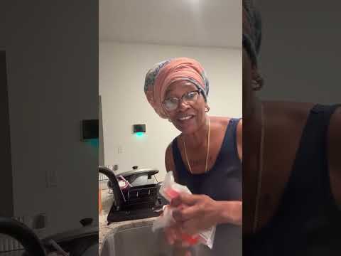 RASTA QUEEN $treasie1 is live! Cooking for the job Christmas Lunch