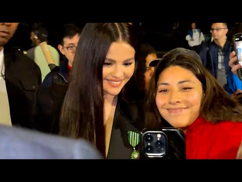 Selena Gomez interacts with fans at Emilia Pérez movie screening